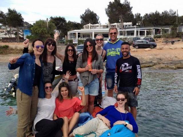  Grupo no praia de Ibiza 